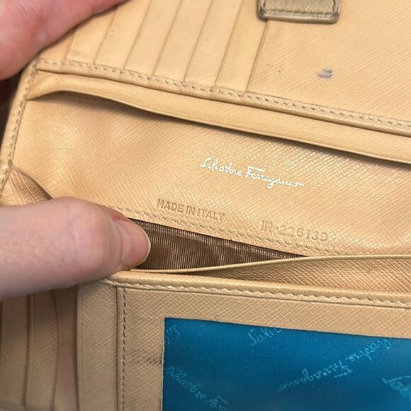 VINTAGE SALVATORE FERRAGAMO DRAGONFLY ITALY LEATHER AND TEXTILE WALLET PRELOVED - Picture 10 of 10